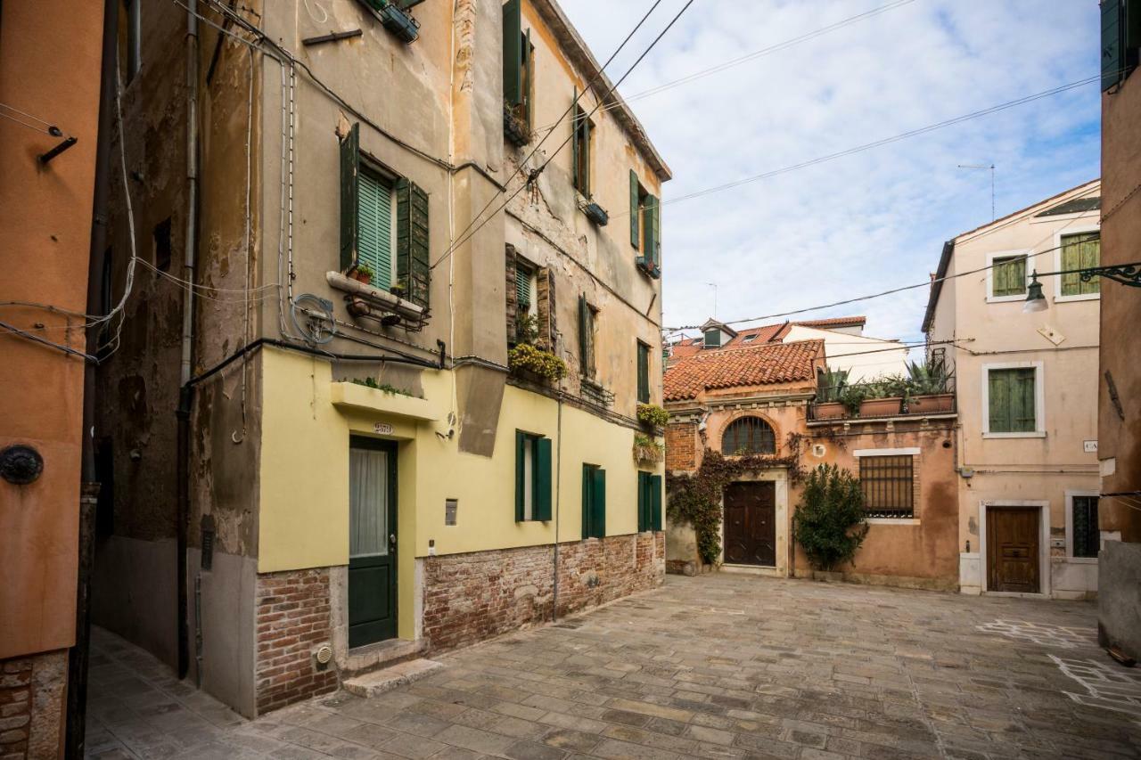 Cà Biennale: scoprire gli angoli nascosti! Venezia Esterno foto